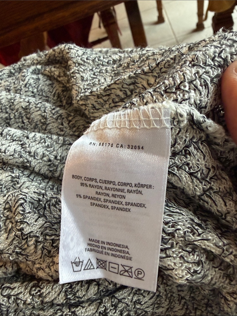 Akemi + Kin XS/S Sweater - Picture 5 of 8
